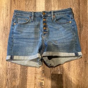 Universal Threads shorts